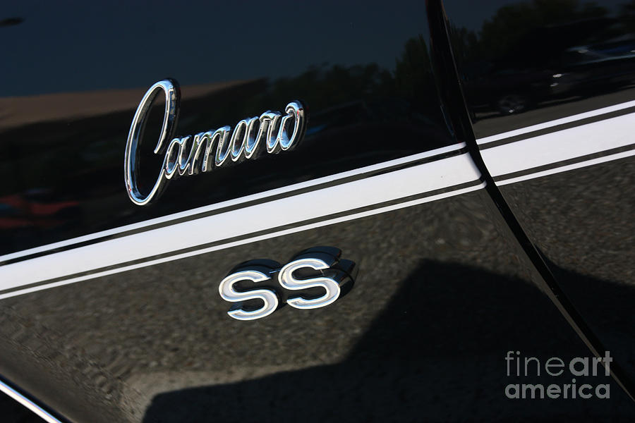 900x600 Black Camaro Ss Logo Photograph
