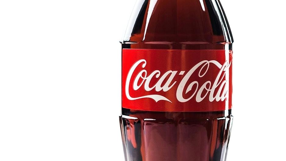 938x528 Coca Cola Red Bottle Vector Beverage Silhouette With Bola Label