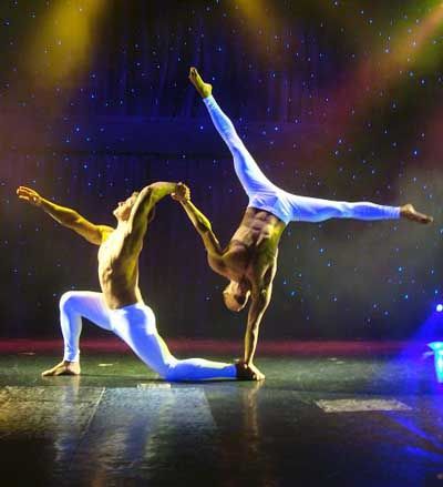 400x439 Duo Vector Acrobalance Routine The Magic Flute Acrobalance