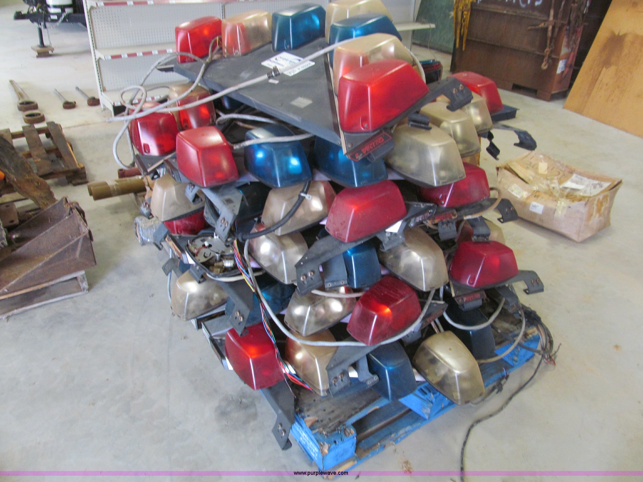 2048x1536 Assorted Federal Signal Vector Light Bars Item Sol