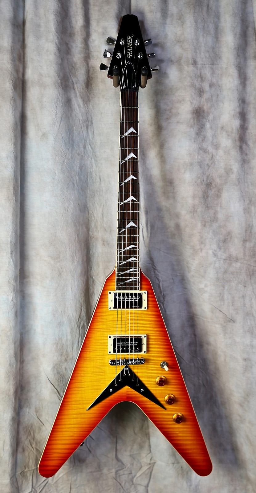 831x1600 Hamer Vecf Hb The Vector Cherry Sunburst In Guitars