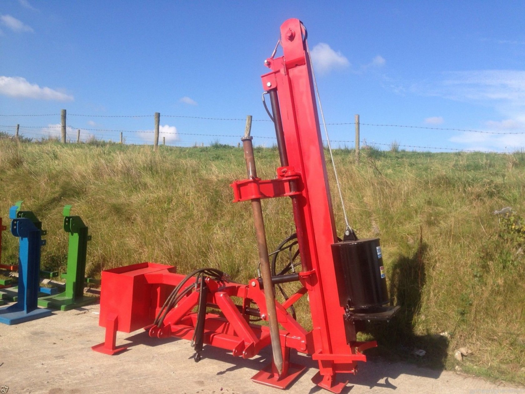 Vector Mini Excavator Post Driver Model Soidergi 1680x1260 Vector Mini Excavator Post Driver Model Soidergi