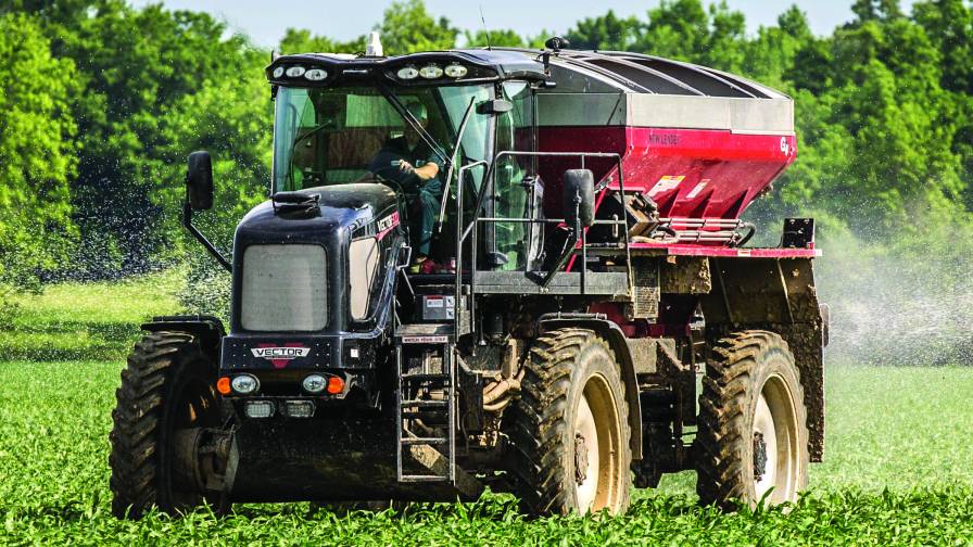 896x504 Rbr Vector Spreading Fertilizer