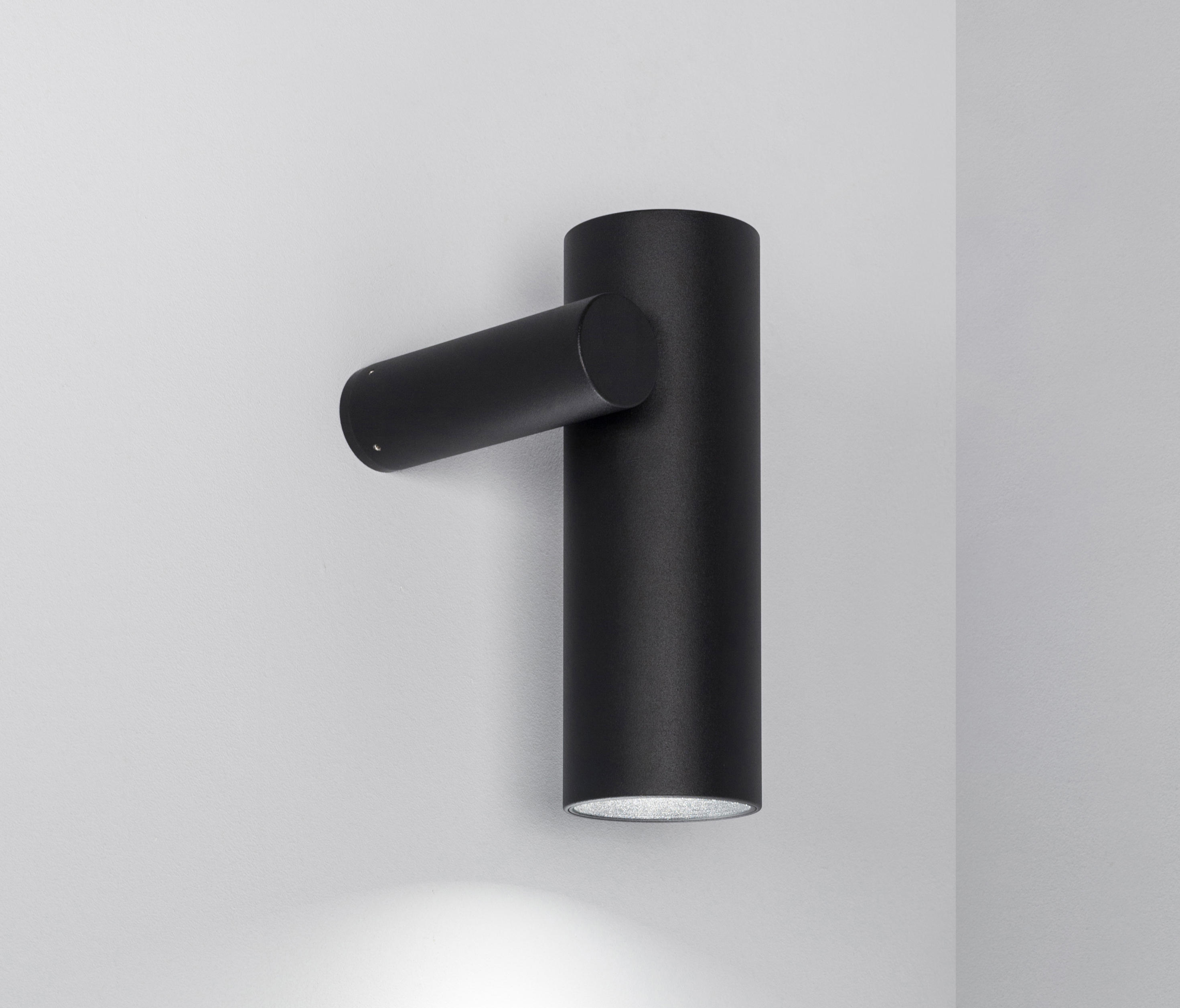 2942x2514 Vector Clear Black