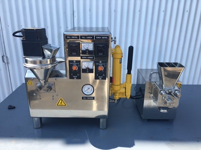 Freund Vector Corporation Tfc Lab Chilsonator Roller Compactor 640x480 Freund Vector Corporation Tfc Lab Chilsonator Roller Compactor