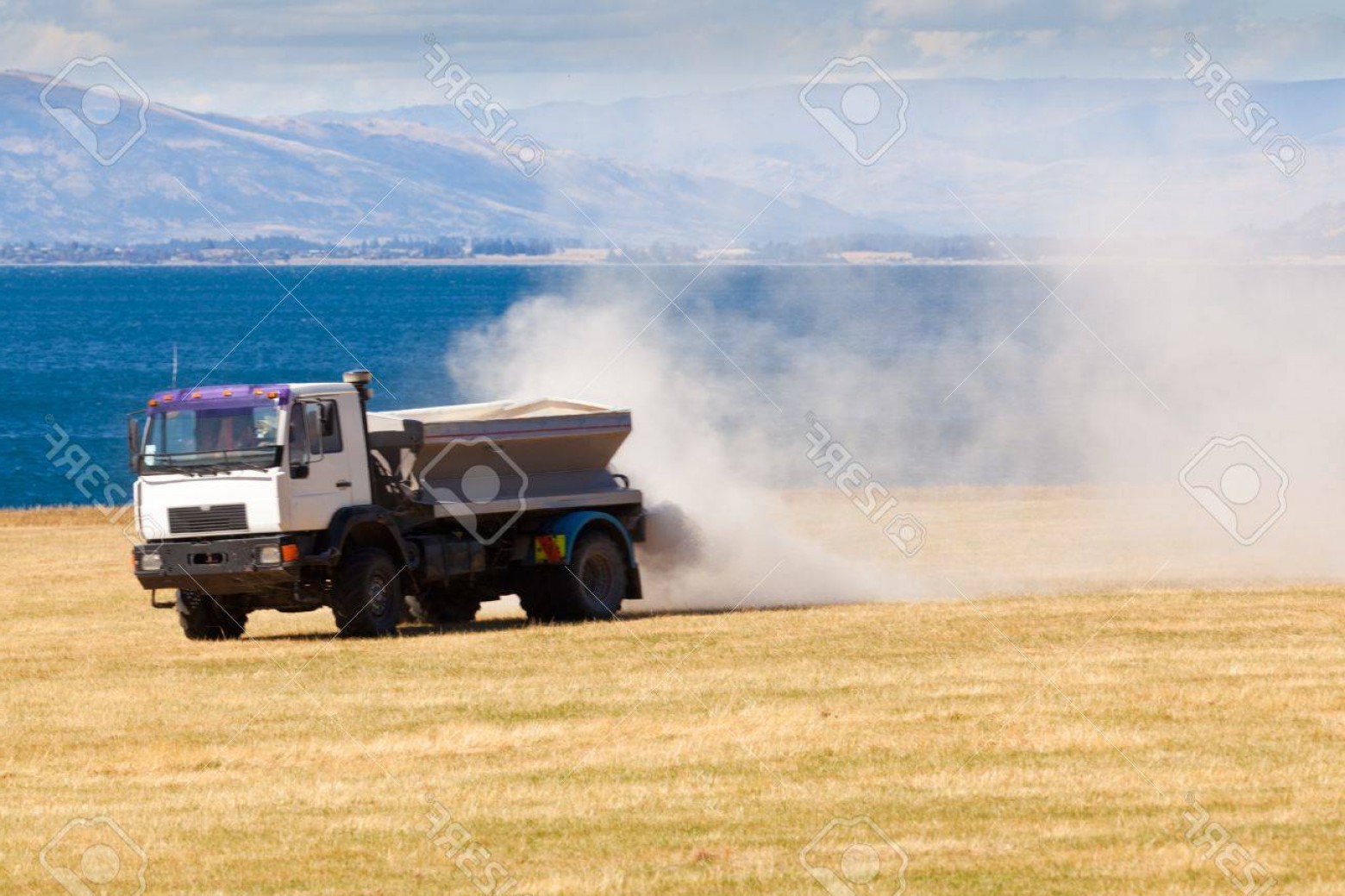 Vector Fertilizer Spreading Cultracing 1560x1039 Vector Fertilizer Spreading Cultracing