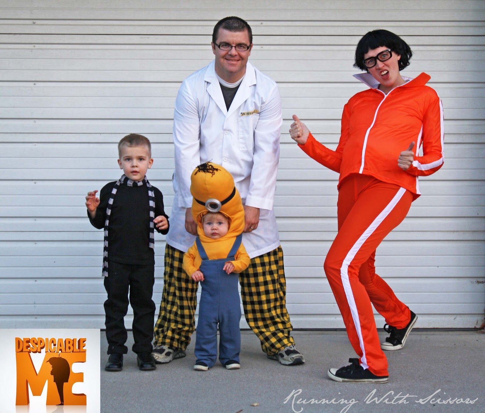 1600x1360 Vector Halloween Costume Running With Scissors Despicable Me