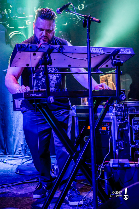 580x870 Show Review Carpenter Brut With Vector Hold