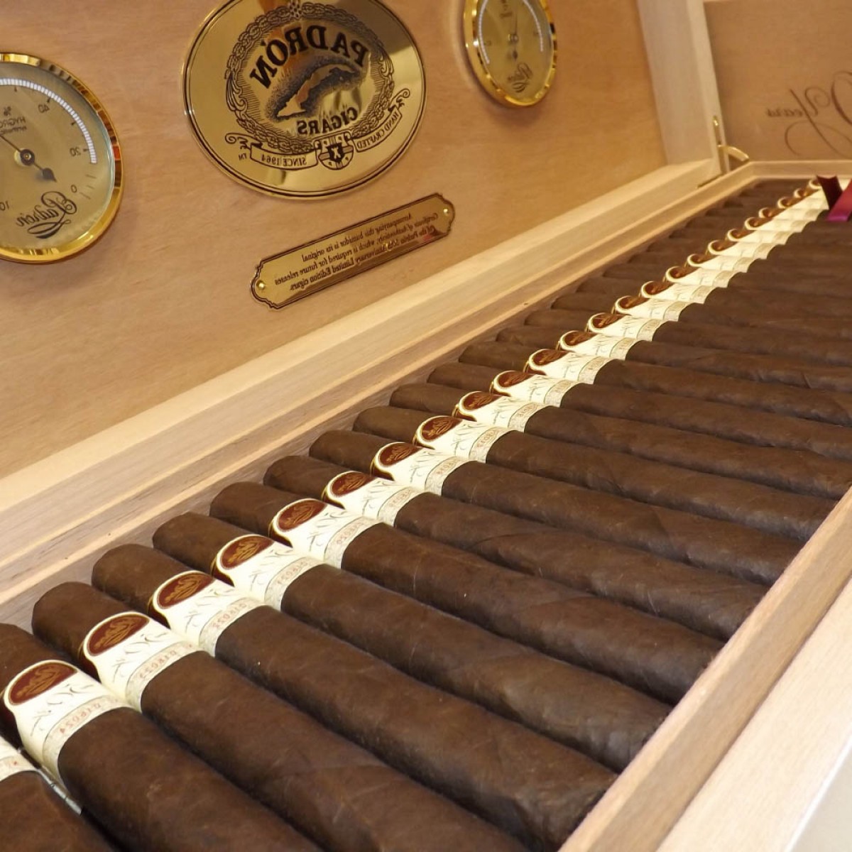 1200x1200 Padron Th Anniversary The Hammer Cigar Humidor P Geekchicpro