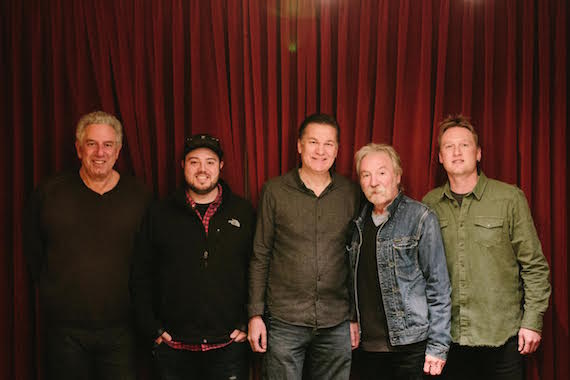 570x380 Rob Ickes, Trey Hensley Join Vector Management