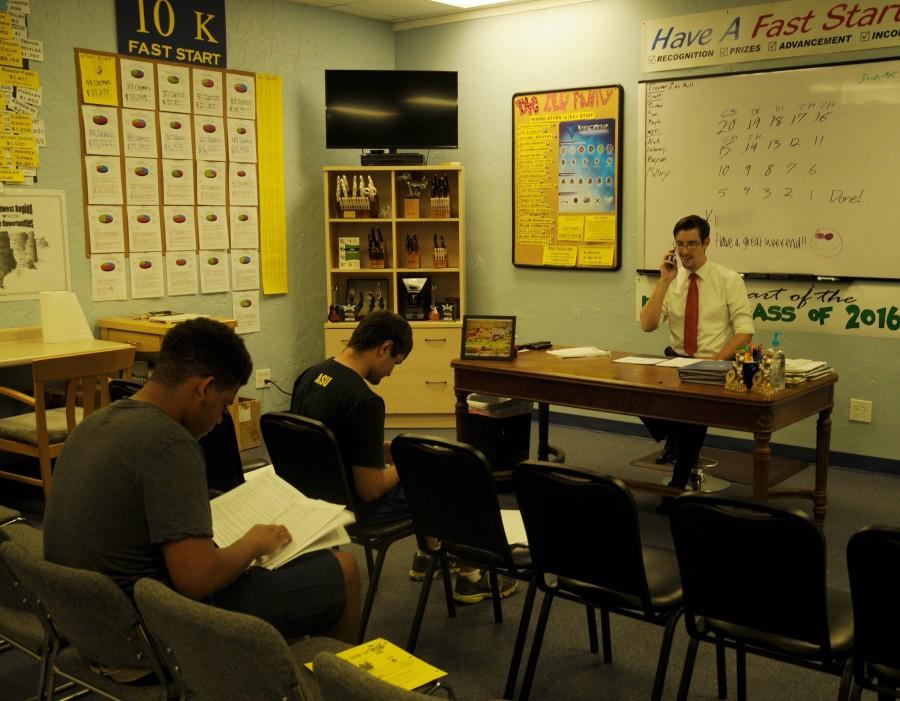 900x701 Some Sell Hamburgers, Some Sell Knives Working For Vector