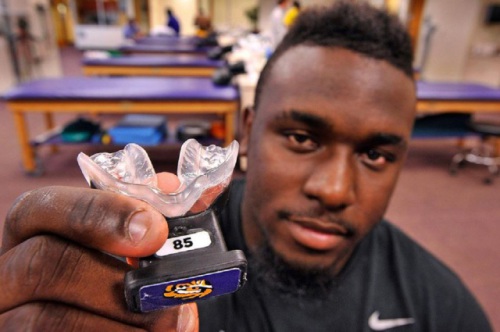 500x332 Lsu Football Team Fights Concussions Head On Vector Mouthguard