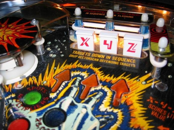 700x525 Vector Pinball Machine