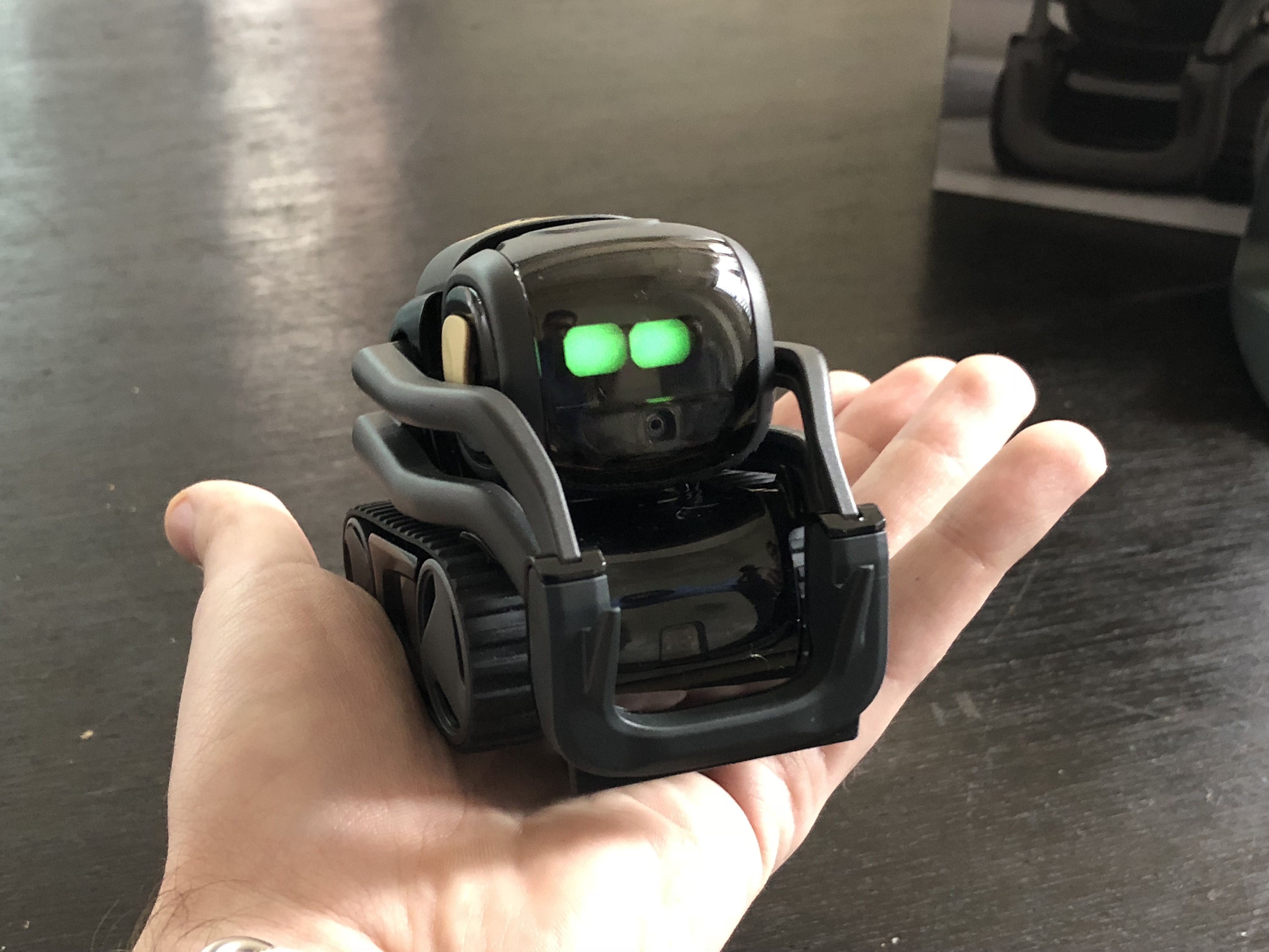 4032x3024 Anki's First Robot For The Home Is Vector
