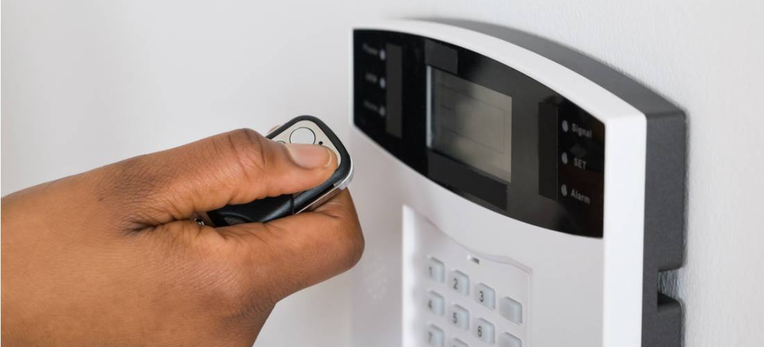 1101x500 Adt Vs Vector Home Security Systems Qualitysmith