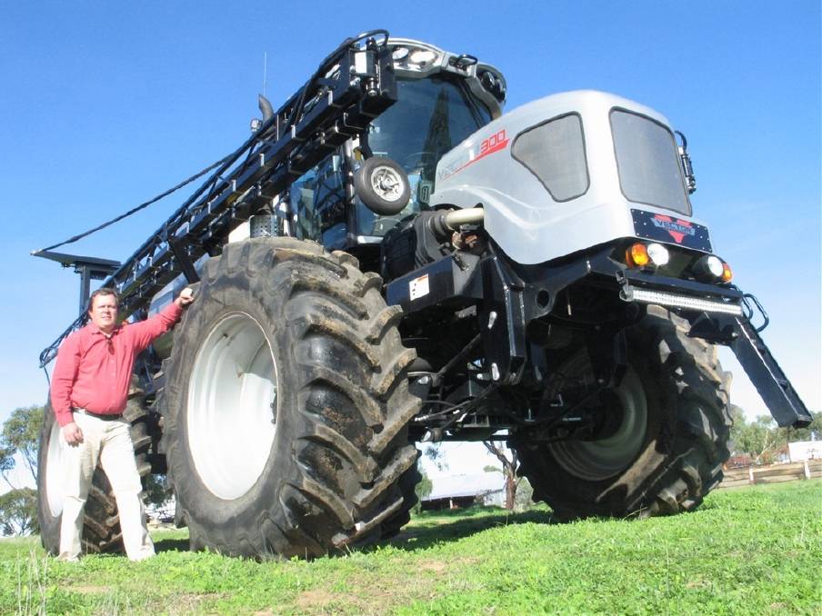 Sprayer Spreader Right Vector Farm Weekly 904x678 Sprayer Spreader Right Vector Farm Weekly