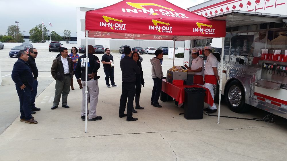 1000x562 Vectorusa Holiday In N Out Pa