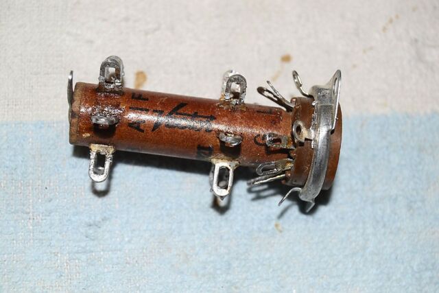 Vector Special Pin Miniature Vacuum Tube Socket 640x427 Vector Special Pin Miniature Vacuum Tube Socket