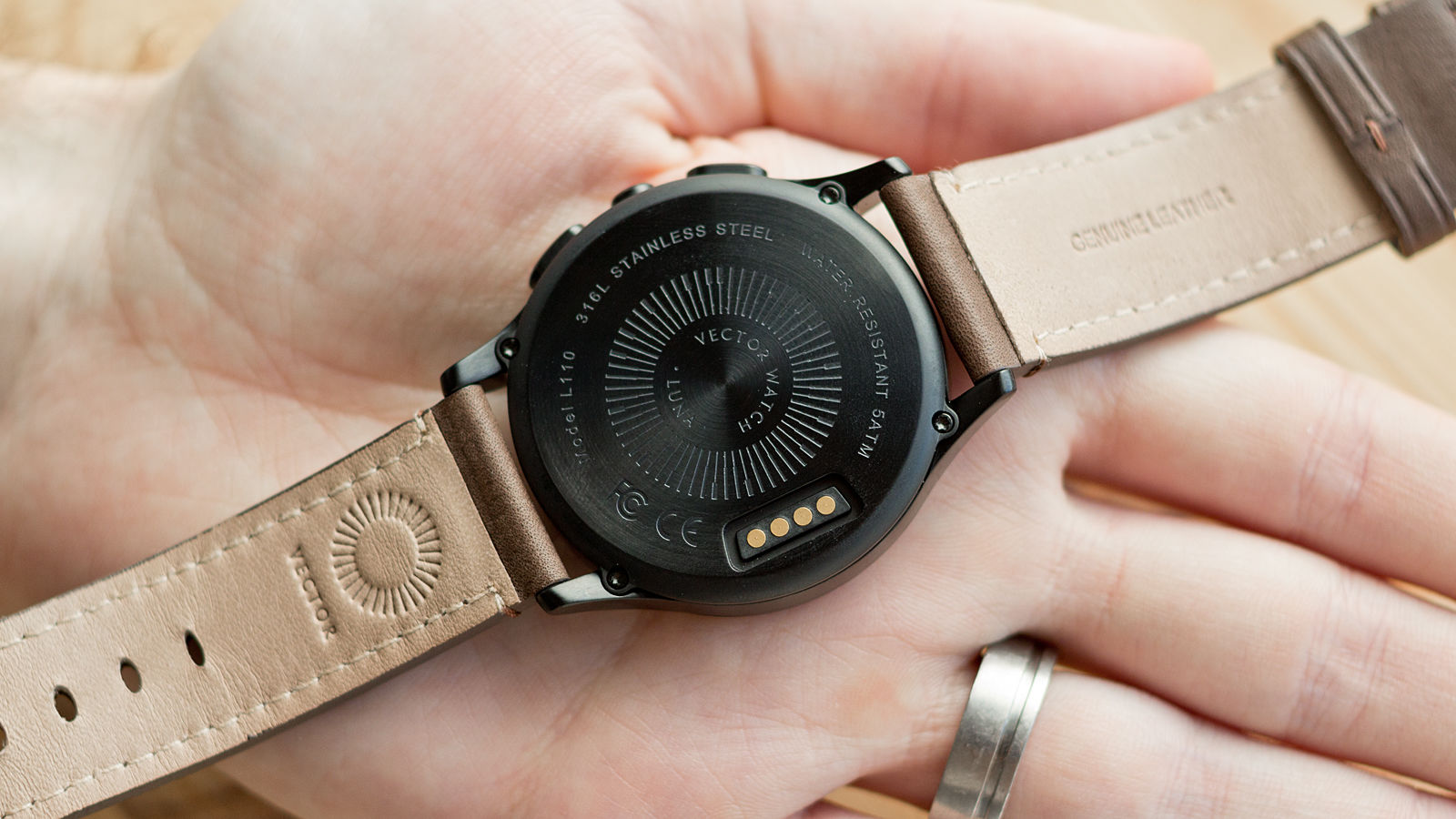 1600x900 Vector Watch Luna Review