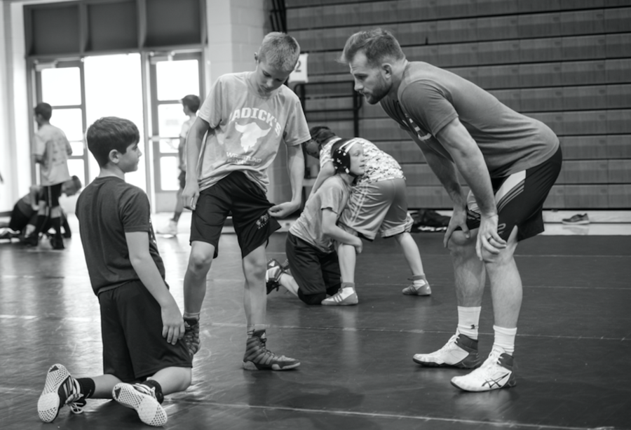 900x613 Vector Wrestling