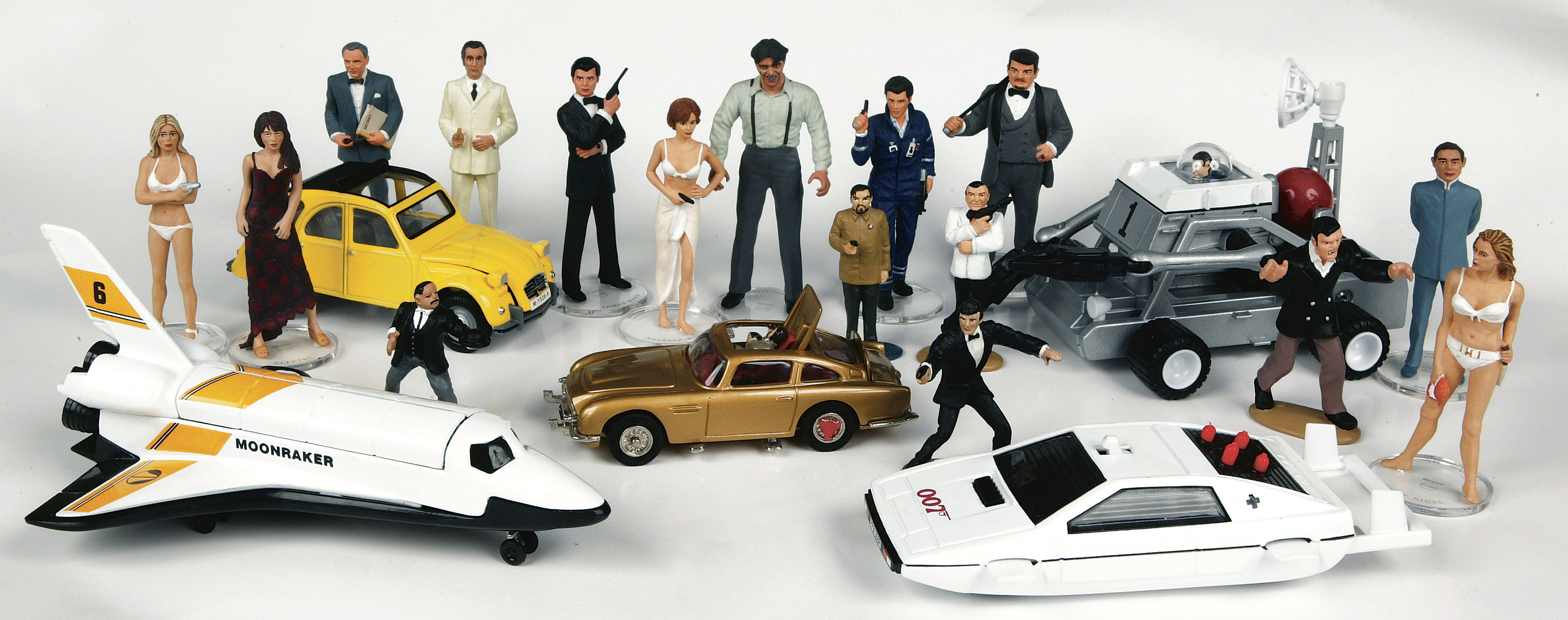 3234x1278 Corgi James Bond Icon Figure