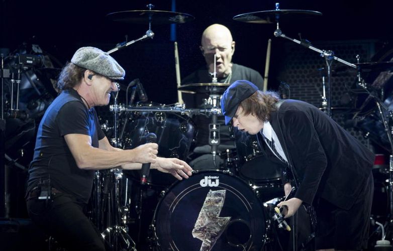 782x500 Acdc Icon Fights With A Fan For A Bizarre Reason Story Leaked