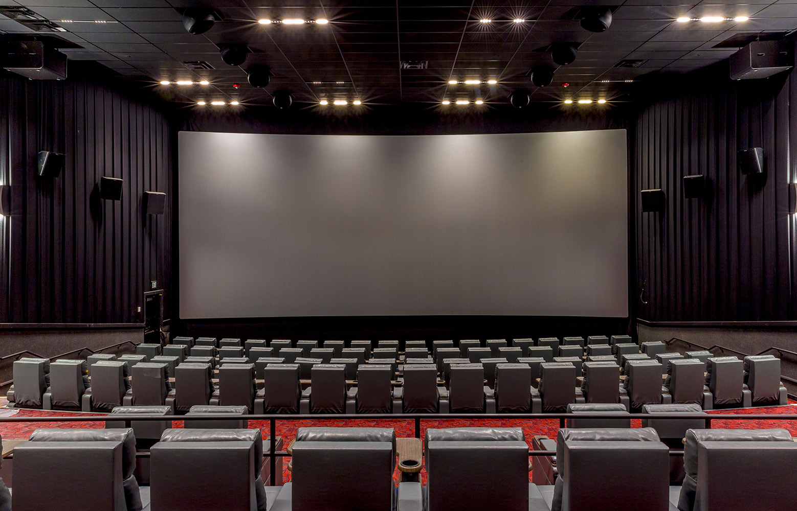 1558x1000 Reeled In Improper Bostonian