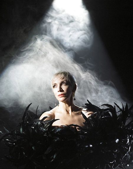 451x576 Annie Lennox's Inspiring Speech Reminds Us Why She's A True Icon