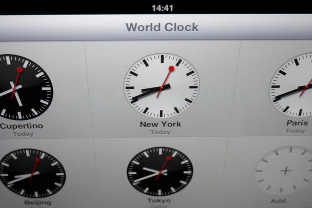 640x426 Apple Drops Swiss Railways Clock