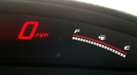 Dashboard Gas Gauge Arrows What Do They Indicate 568x311 Dashboard Gas Gauge Arrows What Do They Indicate