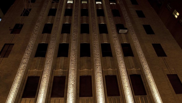 750x425 Art Deco Icon Illuminates The New York Skyline Lux Review
