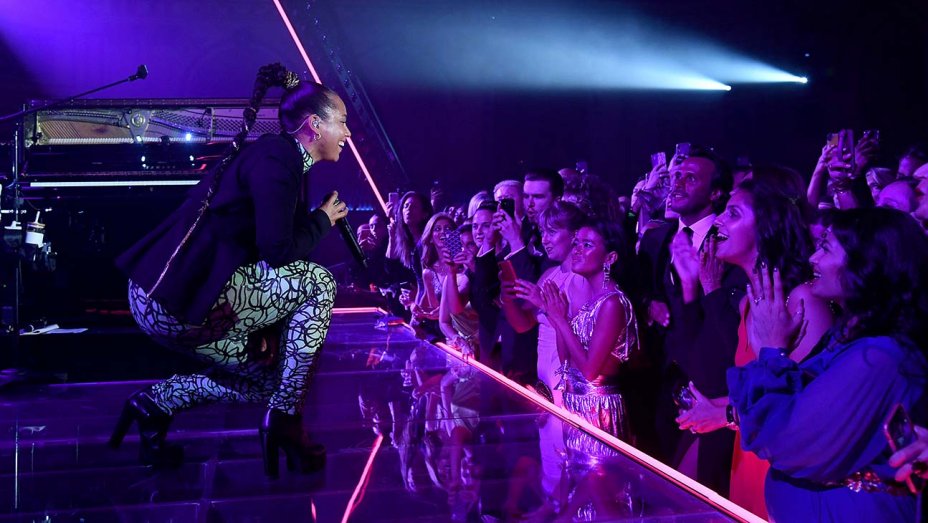 928x523 Harper's Bazaar Icons Party Alicia Keys Performs And More
