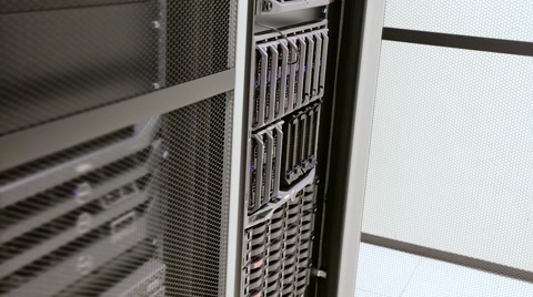 480x268 It Consultant Install Blade Server In Cluster