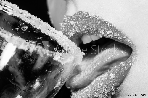 500x334 Sweet Lips Delicious Blowjob A Girl Drinks Alcohol With Sugar