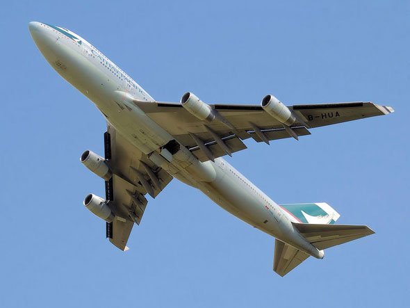 590x443 Cathay Pacific Fires Pilot Who Got Blowjob