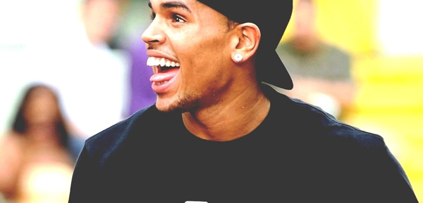 600x289 Chris Brown Calls Himself An Icon