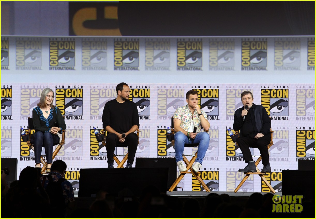 1222x845 Mark Hamill Honored With Icon Award During Comic Con Panel Photo