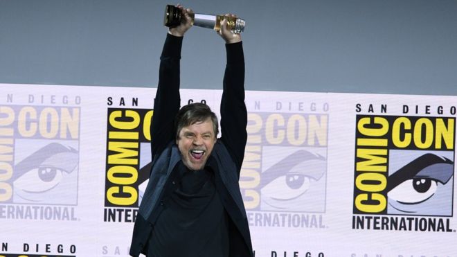 660x371 Comic Con Mark Hamill's Icon Award, Cosplay And Long Queues