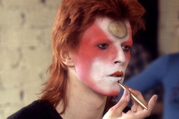 615x409 David Bowie Becomes Icon Ziggy Stardust From Space Oddity To Glam