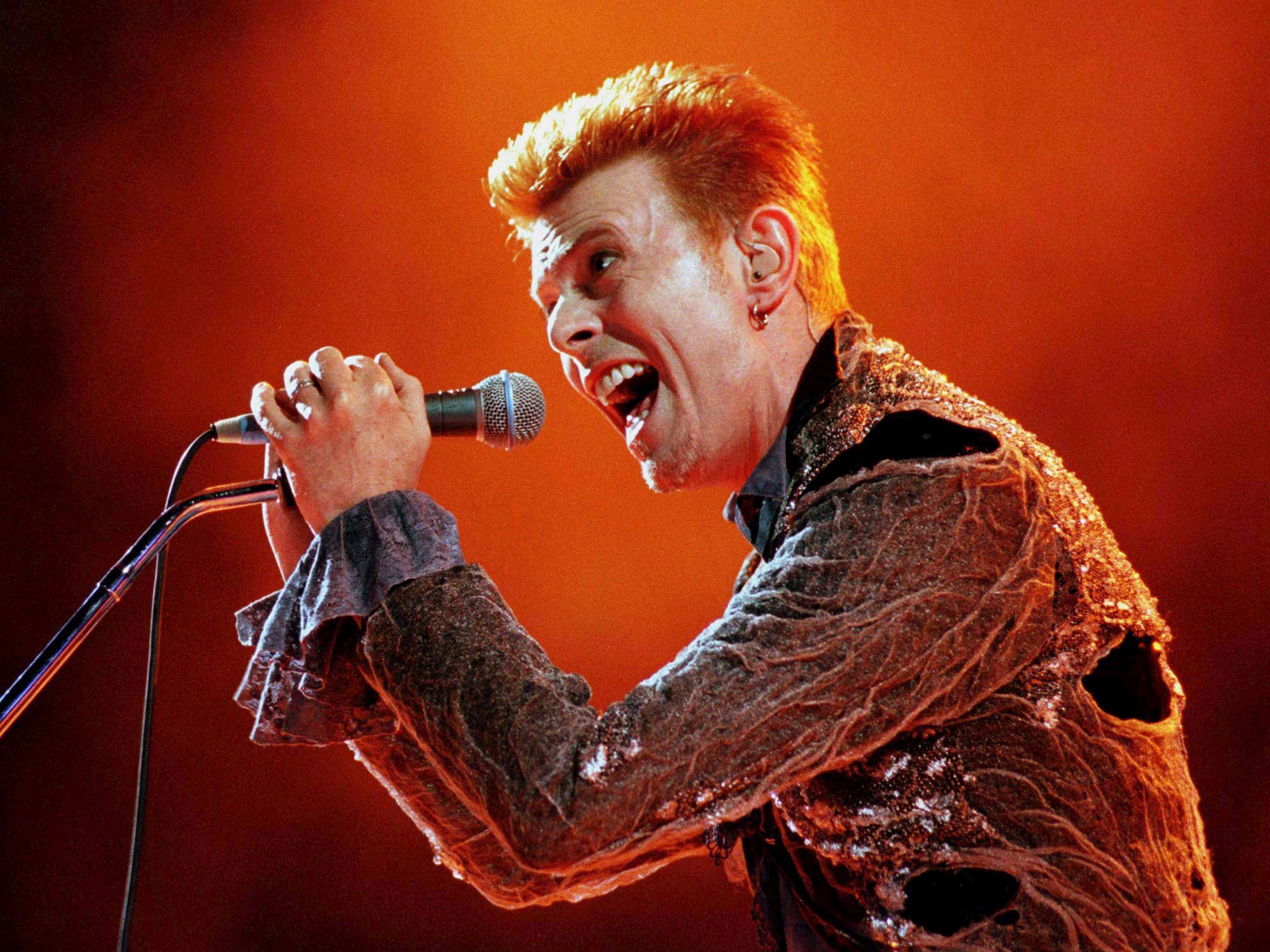 2048x1536 David Bowie How The Glam Rock Artist Became An Lgbt Icon