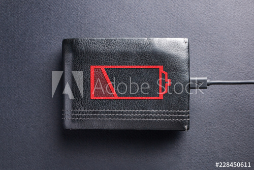 500x334 Concept Wallet With A Dead Battery Icon Is Connected To The Phone