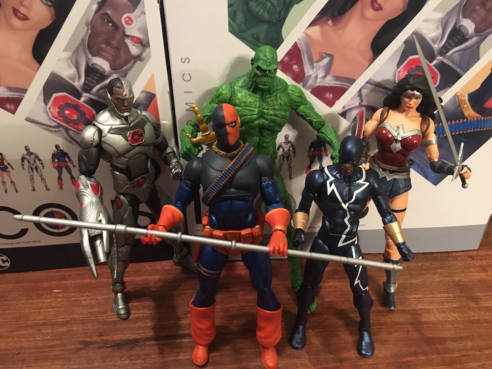 1000x750 Review A Great Deathstroke Figure Leads New Icons Wave