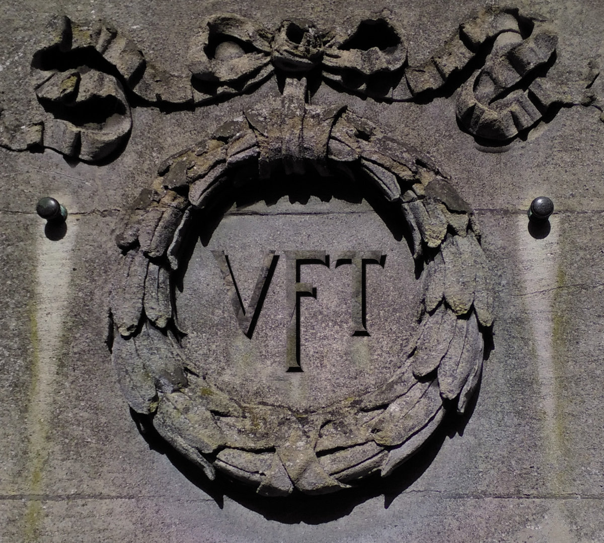 1200x1079 Icon Glass Modern