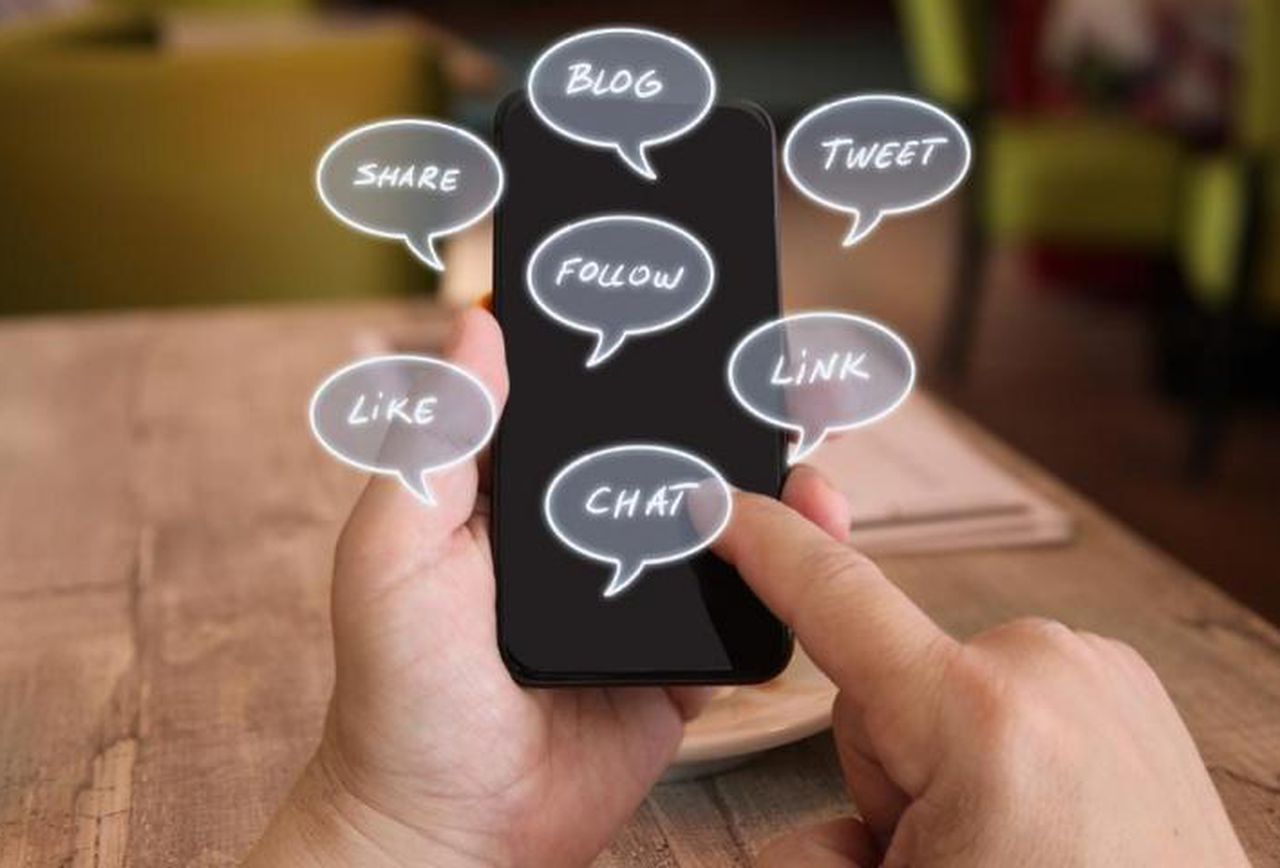 1280x868 Social Media Roundup Facebook Moments App Shutting Down, Whatsapp