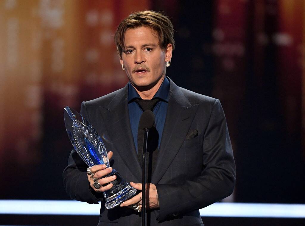 1024x759 Johnny Depp Accepts People's Choice Award For Favorite Movie