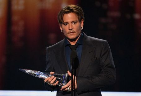 454x308 Johnny Depp Accepts The Favorite Movie Icon Award Onstage During