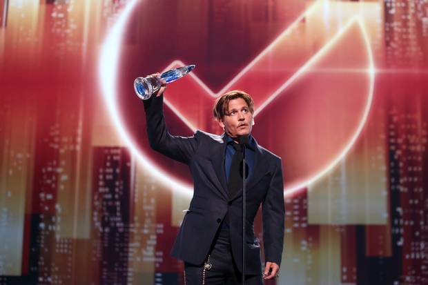 620x413 Johnny Depp Thanks Fans For Standing