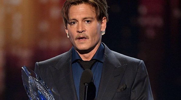 596x330 Johnny Depp Takes Home Favorite Movie Icon