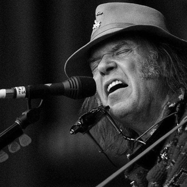 600x600 Folk Music Icon Neil Young Loses Home To California Fires, Lashes