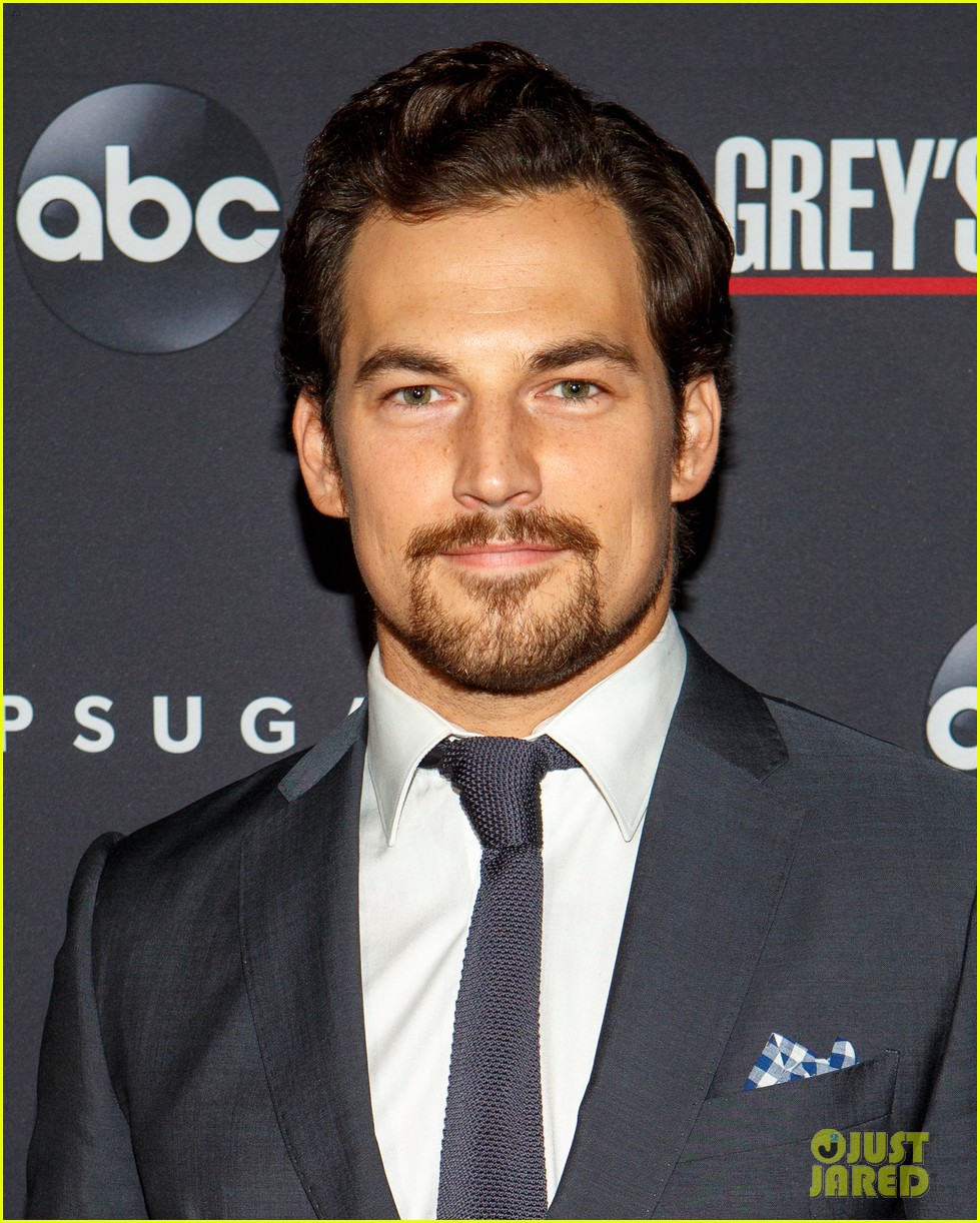 979x1222 Grey's Anatomy' Cast Celebrate Seasons